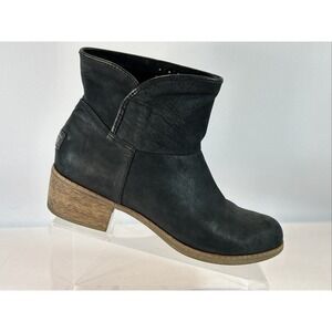 UGG Australia Darling Nubuck Boots Women's Size 9.5 Black Leather Sherpa Insoles